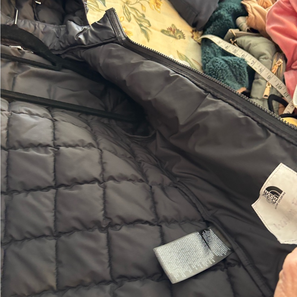 The North Face Thermoball jacket Boys S/P, 7/8 Black - Picture 3 of 14